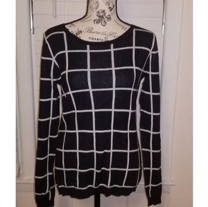 🛍🛍 Black & White Sweater